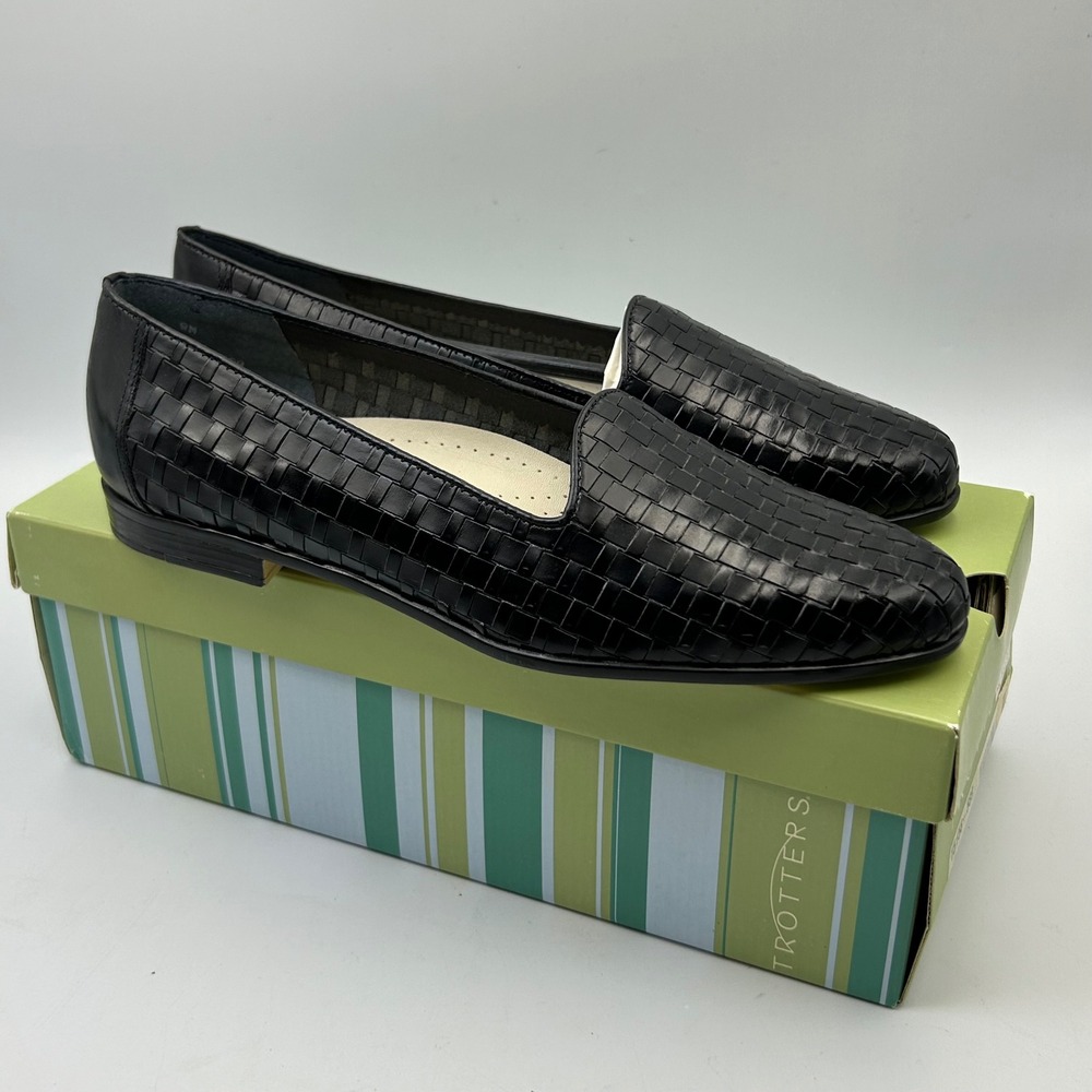 New Trotters Liz Loafers Women 9M Black Woven Leather Slip On Quiet Luxury Prepp